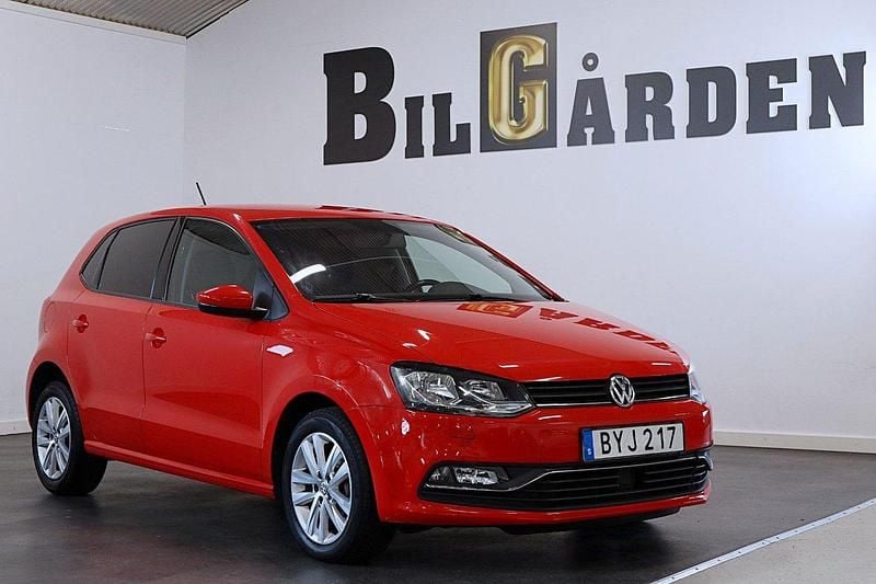 Röd Begagnad 2015 VW Polo Halvkombi | 119 900 kr (Lite dyr) - Bild 1/4