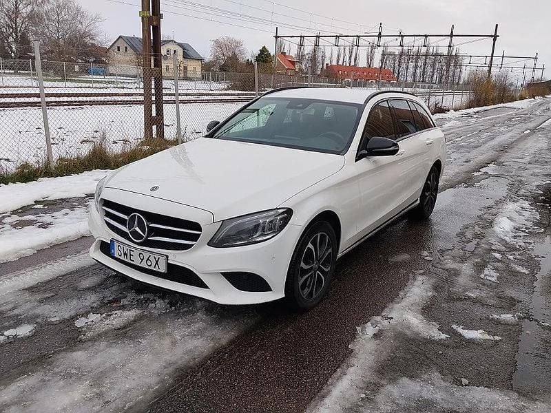 Vit Begagnad 2019 Mercedes C220 Avantgarde Kombi | 175 000 kr (Superpris) - Bild 1/4