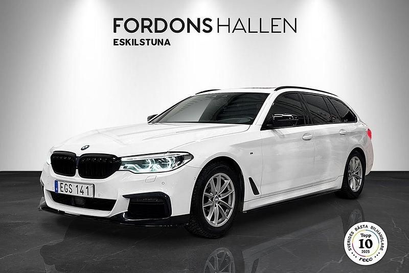 Vit Begagnad 2018 BMW 520 M Sport Kombi | 319 900 kr (Dyr) - Bild 1/4