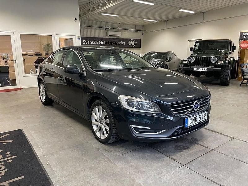 Grå Begagnad 2014 Volvo S60 Momentum Sedan | 114 900 kr (Marknadspris) - Bild 1/4