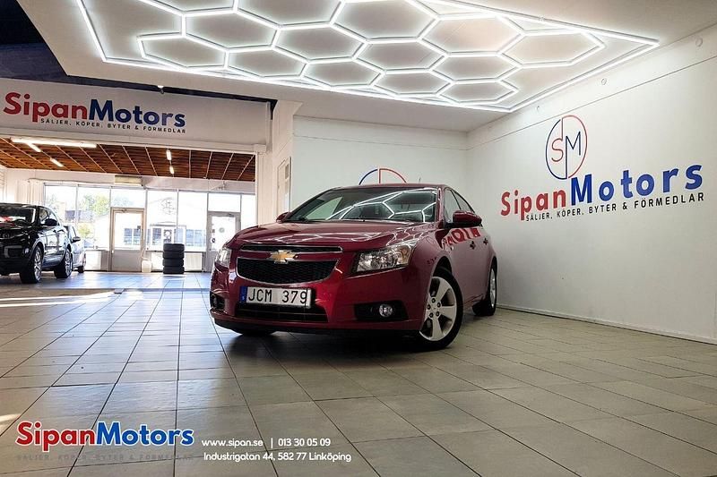 Röd Begagnad 2011 Chevrolet Cruze Sedan | 49 800 kr (Marknadspris) - Bild 1/4