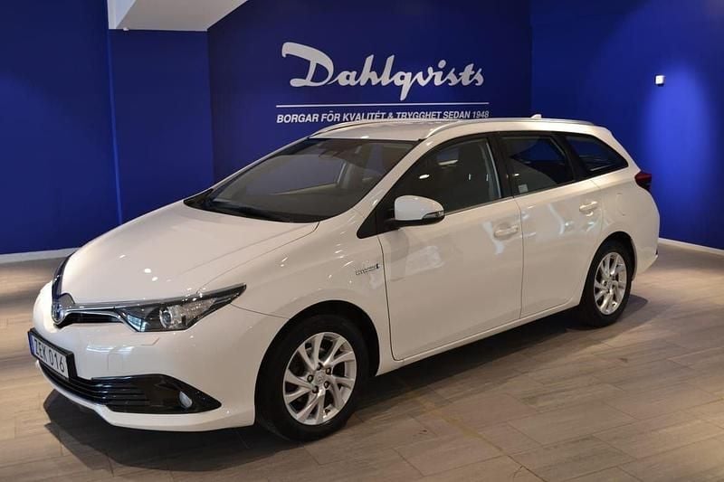 Vit Begagnad 2018 Toyota Auris Touring Sports Active Kombi | 204 000 kr (Lite dyr) - Bild 1/3