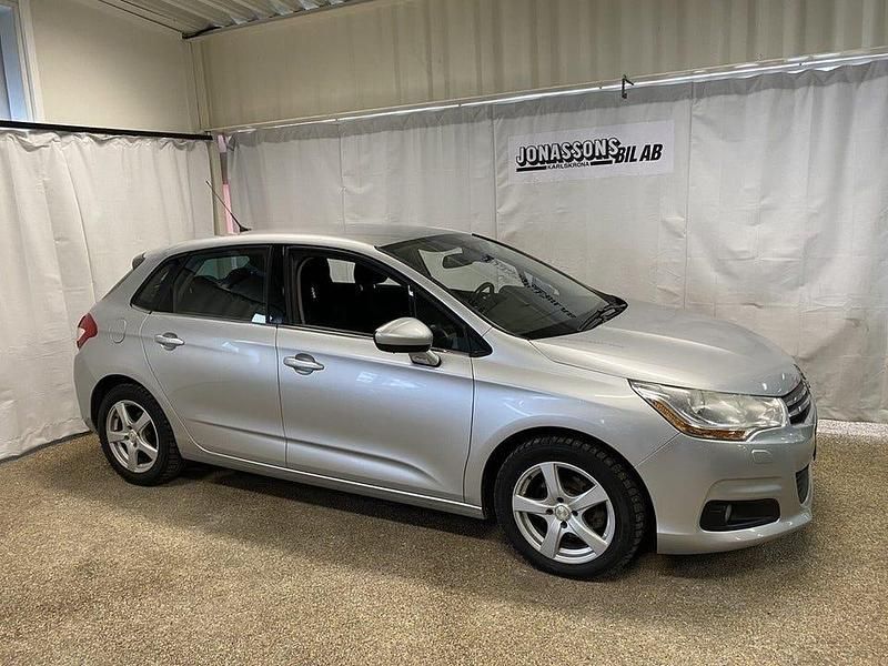Begagnad Citroën C4 112 HK (82 kW) 2012 Silver Halvkombi