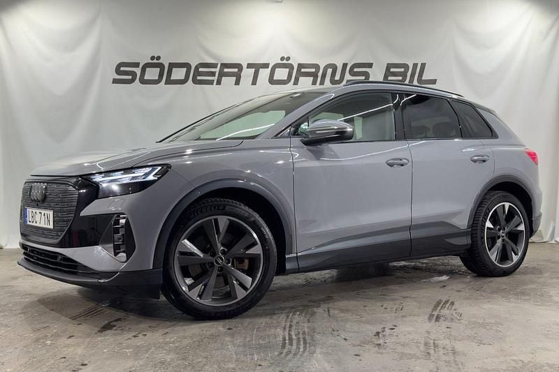 Grå Begagnad 2023 Audi Q4 e-tron Comfort SUV | 364 900 kr (Bra pris) - Bild 1/4
