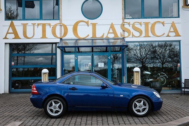 Begagnad Mercedes SLK230 193 HK (141 kW) 1999 Röd metallic Cab