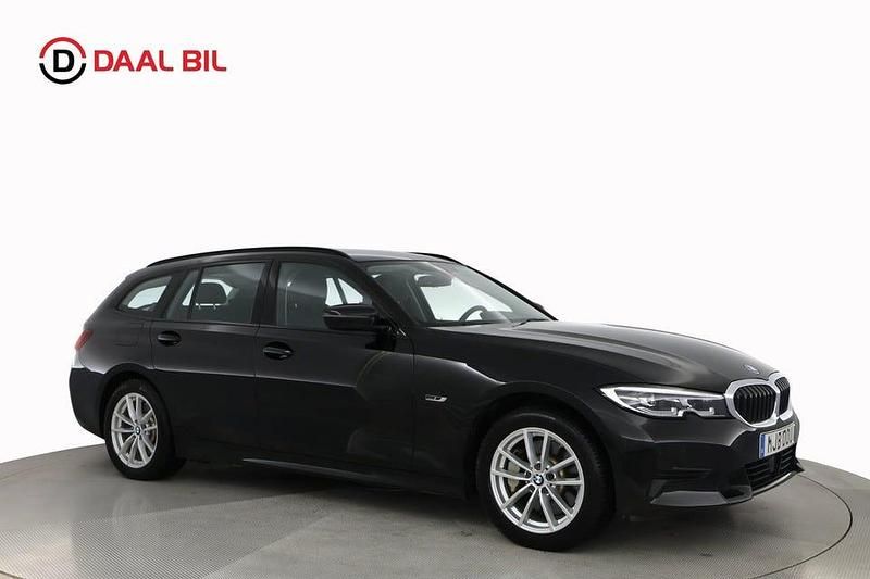 Begagnad BMW 330 Sport Line 292 HK (214 kW) 2022 Svart Kombi