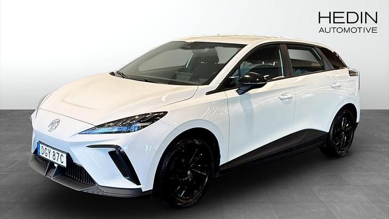 Vit (white) Begagnad 2023 MG MG4 EV Halvkombi | 249 900 kr (Marknadspris) - Bild 1/4