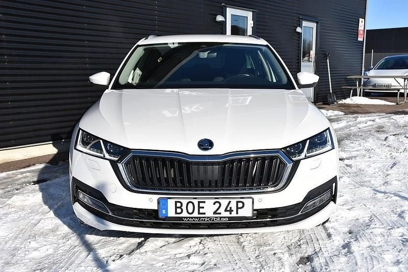 Begagnad Skoda Octavia Style 150 HK (110 kW) 2021 Vit Kombi