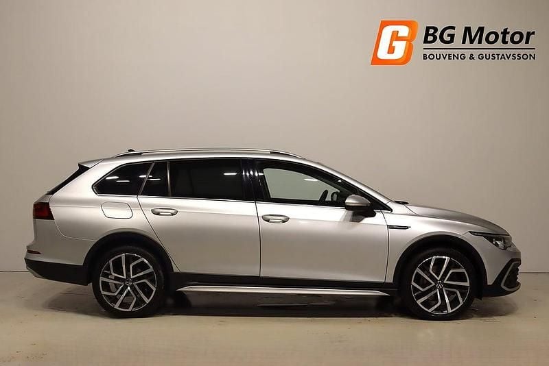 Begagnad VW Golf Alltrack 200 HK (147 kW) 2021 Silver Kombi