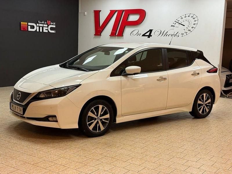 Vit Begagnad 2020 Nissan Leaf Halvkombi | 148 800 kr (Marknadspris) - Bild 1/4