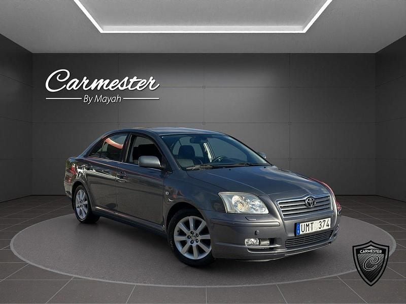 Grå Begagnad 2004 Toyota Avensis Sedan | 39 990 kr (Lite dyr) - Bild 1/4