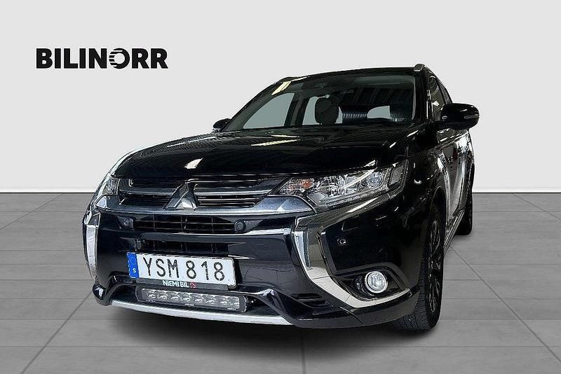 Svart Begagnad 2017 Mitsubishi Outlander P-HEV SUV | 189 900 kr (Lite dyr) - Bild 1/4