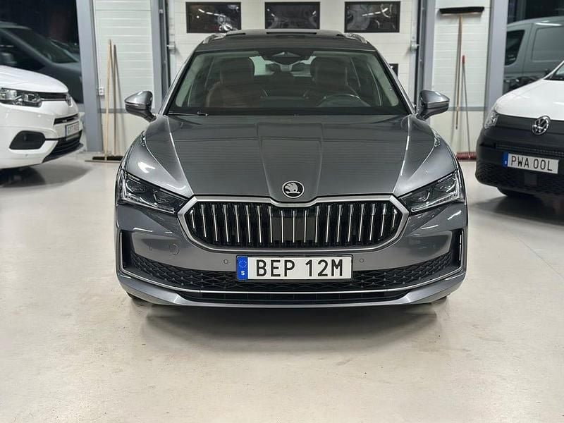 Begagnad Skoda Superb 193 HK (141 kW) 2024 Grå Kombi