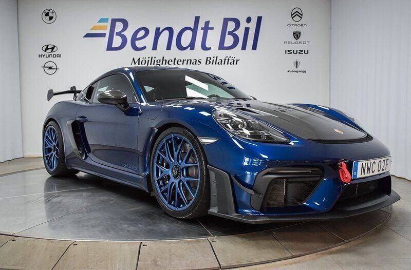 Blå Begagnad 2023 Porsche 718 Cayman GT4 Sportkupé | 1 745 000 kr - Bild 1/3