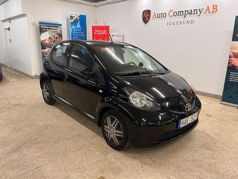 Svart Begagnad 2008 Toyota Aygo Halvkombi | 24 900 kr (Marknadspris) - Bild 1/4