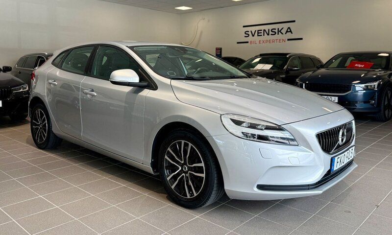 Silver Begagnad 2018 Volvo V40 Business Edition Kombi | 194 900 kr (Lite dyr) - Bild 1/4