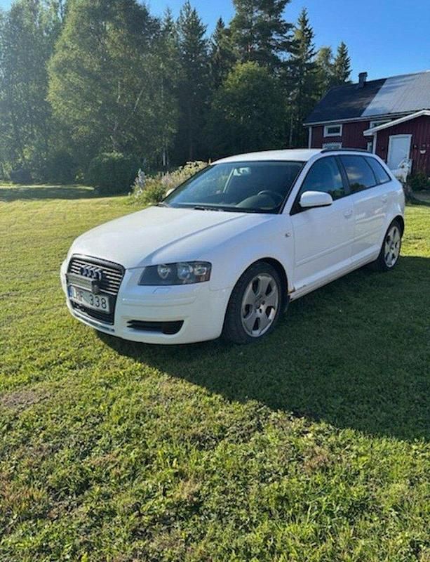 Vit Begagnad 2008 Audi A3 Sportback Attraction Halvkombi | 35 000 kr (Marknadspris) - Bild 1/4