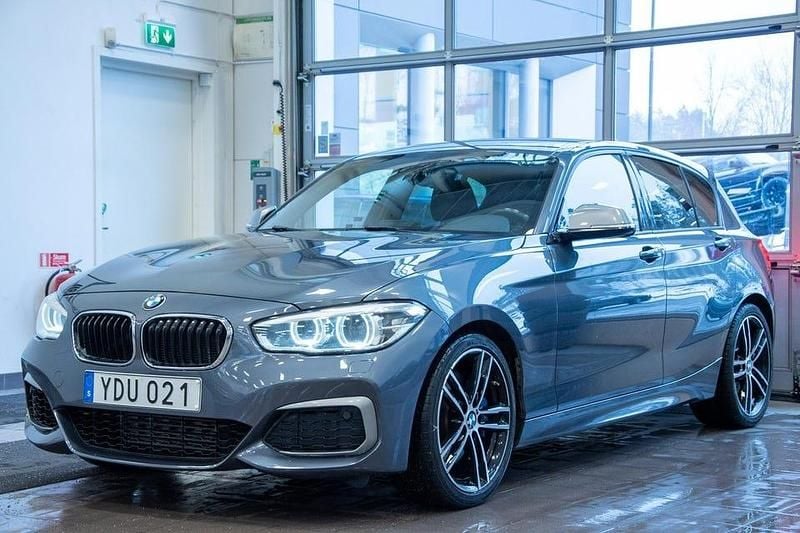 Begagnad BMW M135 326 HK (239 kW) 2016 Grå Halvkombi