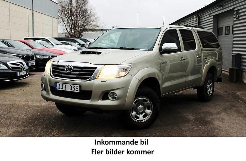 Brun Begagnad 2012 Toyota HiLux Pickup | 229 900 kr (Lite dyr) - Bild 1/3