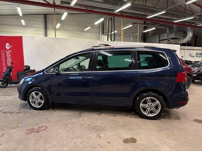 Begagnad VW Sharan 140 HK (102 kW) 2012 Blå Minibuss