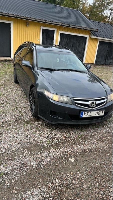 Grå Begagnad 2006 Honda Accord Sport Kombi | 14 000 kr - Bild 1/4