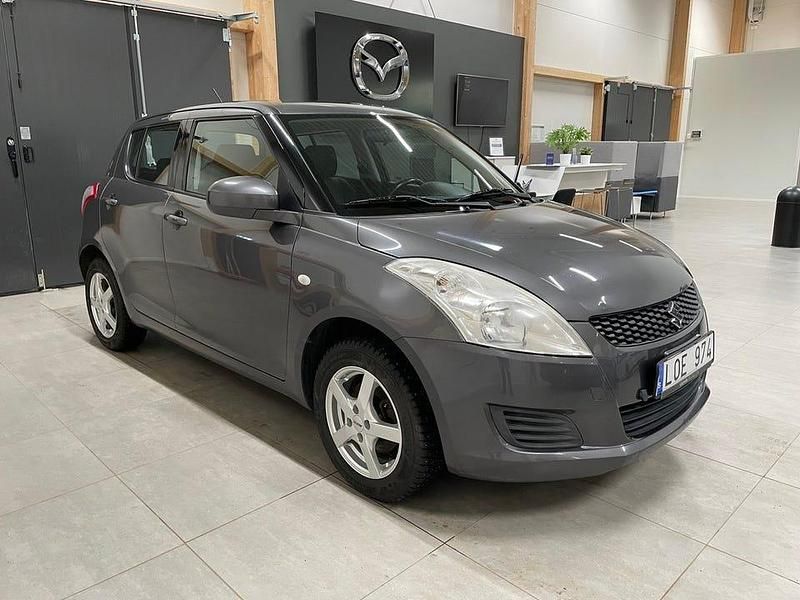 Begagnad Suzuki Swift 94 HK (69 kW) 2010 Grå Halvkombi