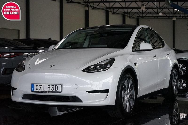 Vit Begagnad 2023 Tesla Model Y Standard Range SUV | 339 500 kr (Bra pris) - Bild 1/4