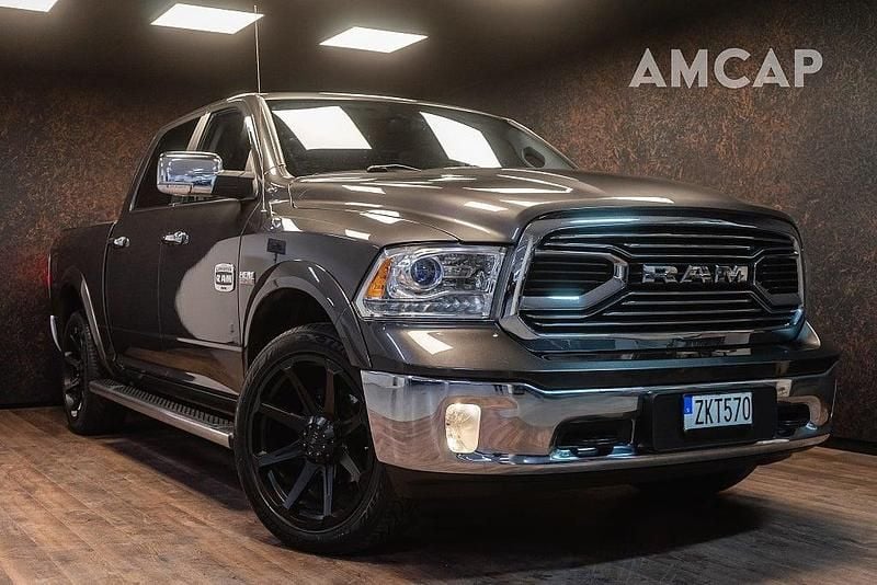 Grå Begagnad 2018 RAM 1500 Pickup | 449 500 kr (Marknadspris) - Bild 1/4