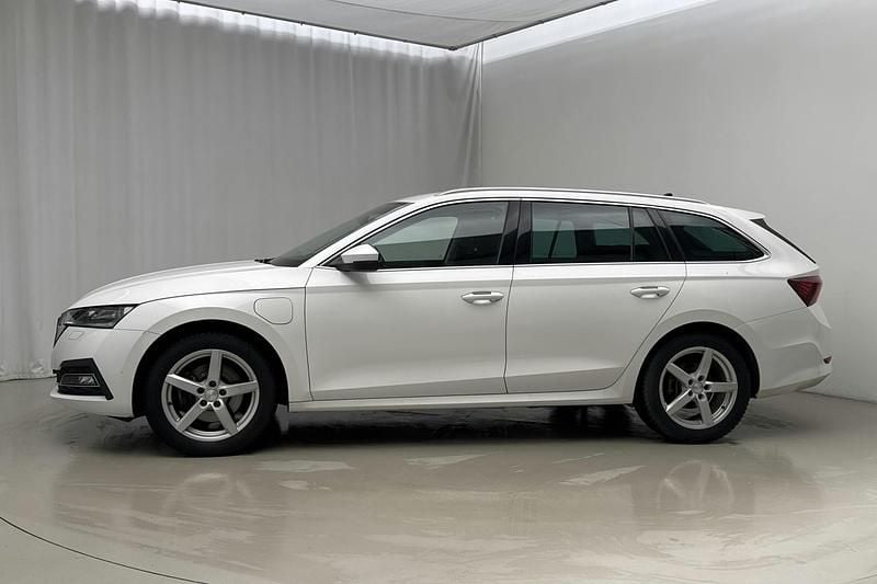 Begagnad Skoda Octavia 204 HK (150 kW) 2022 Vit Kombi