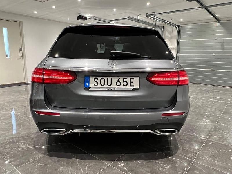 Begagnad Mercedes E220 AMG line 194 HK (142 kW) 2019 Grå Kombi