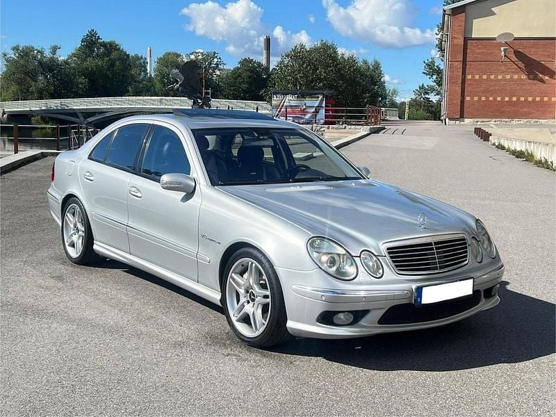 Begagnad 2003 Mercedes E55 AMG AMG Sedan | 199 000 kr - Bild 1/4
