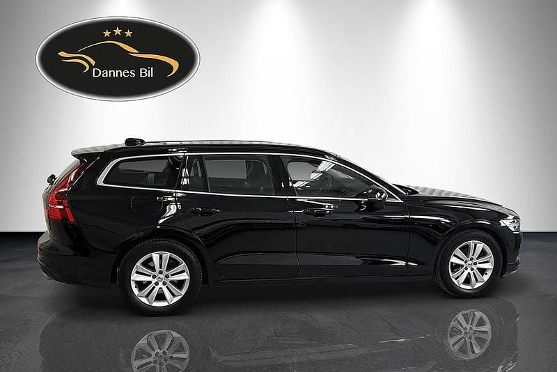 Svart Begagnad 2021 Volvo V60 Momentum Kombi | 329 999 kr (Bra pris) - Bild 1/4
