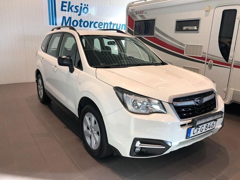 Vit Begagnad 2017 Subaru Forester SUV | 199 900 kr (Marknadspris) - Bild 1/4