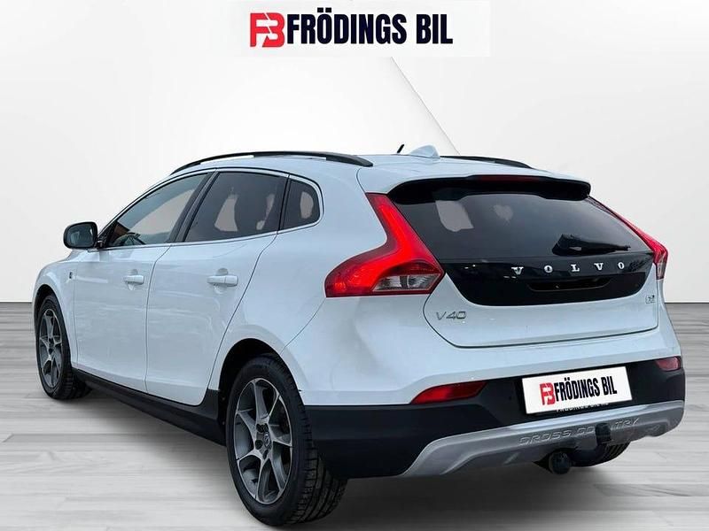 Begagnad Volvo V40 CC Ocean Race 116 HK (85 kW) 2015 Vit Kombi