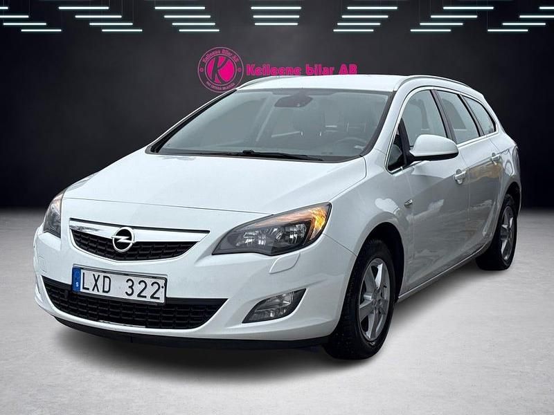 Begagnad Opel Astra Enjoy 140 HK (102 kW) 2011 Vit Kombi