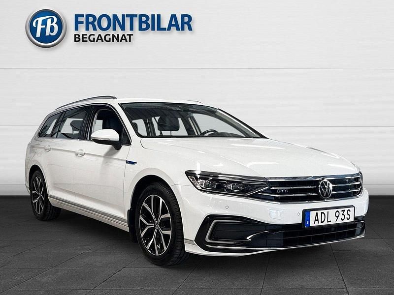 Vit Begagnad 2022 VW Passat Business Kombi | 289 900 kr (Marknadspris) - Bild 1/3