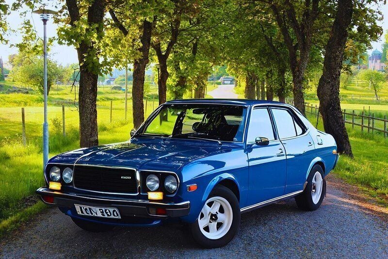 Blå Begagnad 1977 Mazda 929 Sedan | 99 990 kr - Bild 1/4