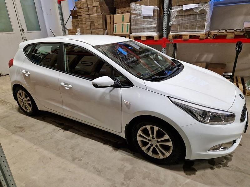 Begagnad 2015 Kia Ceed Halvkombi | 95 000 kr (Lite dyr) - Bild 1/4