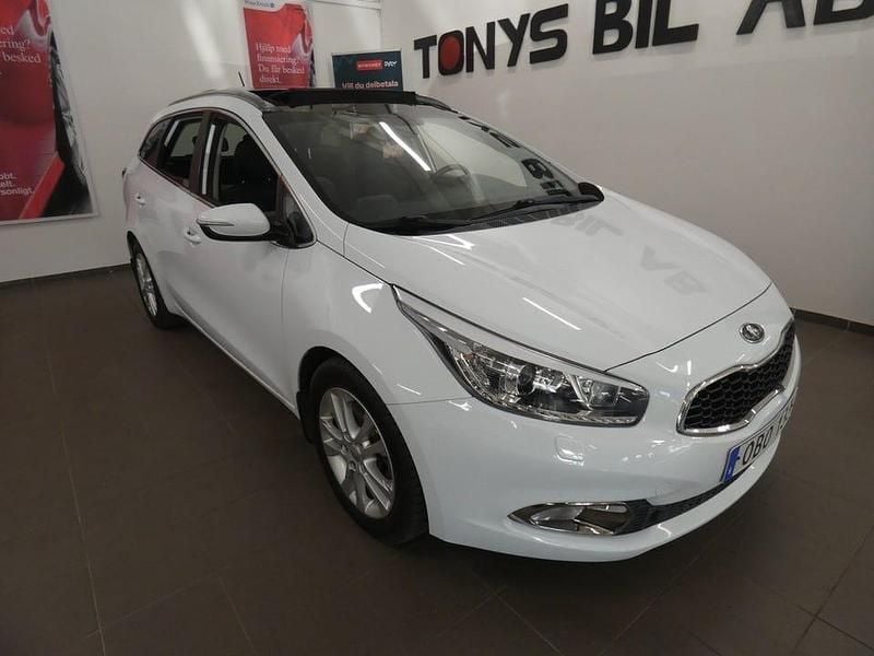 Vit Begagnad 2014 Kia Ceed Sportswagon Comfort Kombi | 74 900 kr (Bra pris) - Bild 1/4