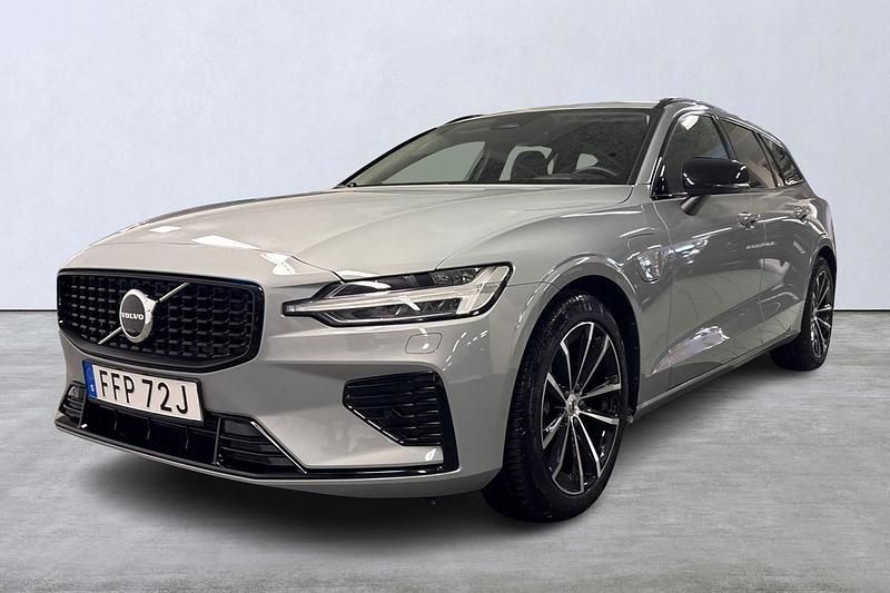 Grå Begagnad 2026 Volvo V60 Kombi | 529 900 kr (Dyr) - Bild 1/4
