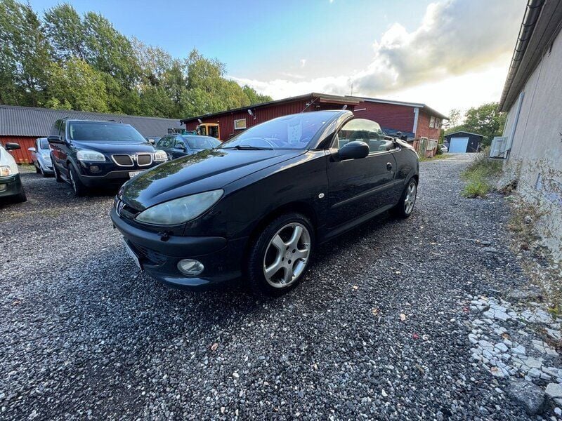 Svart Begagnad 2002 Peugeot 206 CC Cab | 25 500 kr (Marknadspris) - Bild 1/4
