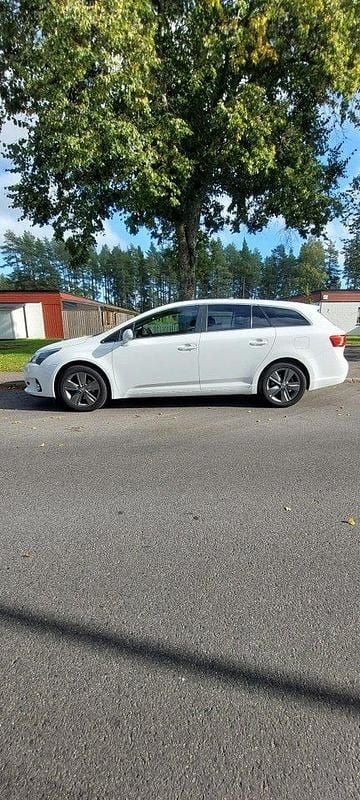 Vit Begagnad 2015 Toyota Avensis Edition Kombi | 69 000 kr (Bra pris) - Bild 1/4