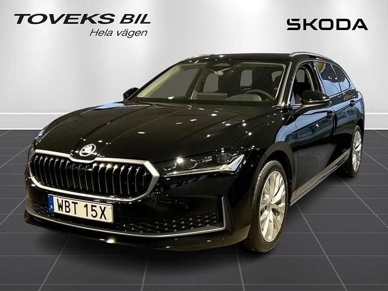 Svart Ny 2025 Skoda Superb Kombi | 449 900 kr (Marknadspris) - Bild 1/3
