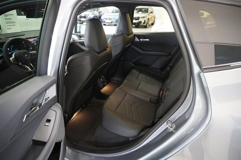 Begagnad BMW 230e Active Tourer Comfort Edition 327 HK (240 kW) 2023 Grå/silver Minibuss
