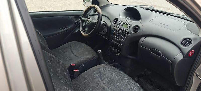 Begagnad 2004 Toyota Yaris Halvkombi | 18 999 kr - Bild 1/4