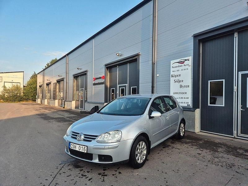 Silver Begagnad 2007 VW Golf VI Trendline Halvkombi | 38 900 kr (Marknadspris) - Bild 1/4