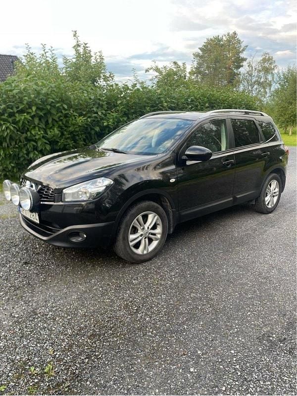 Svart Begagnad 2010 Nissan Qashqai +2 SUV | 68 000 kr (Marknadspris) - Bild 1/4