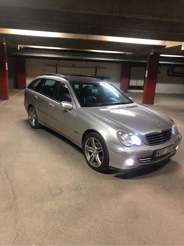 Silver Begagnad 2005 Mercedes C240 Avantgarde Kombi | 34 900 kr - Bild 1/4