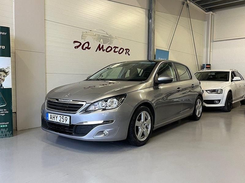 Grå Begagnad 2014 Peugeot 308 Active Halvkombi | 79 900 kr (Marknadspris) - Bild 1/4