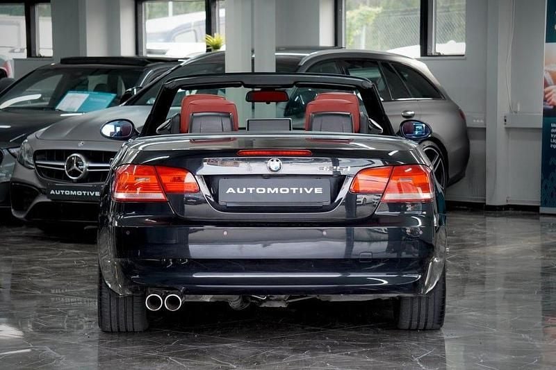 Begagnad BMW 325 Comfort Edition 218 HK (160 kW) 2007 Svart Cab